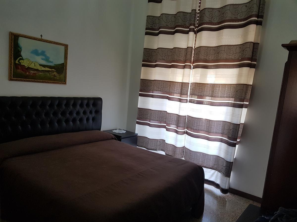 Crispi Rooms Катанія Екстер'єр фото