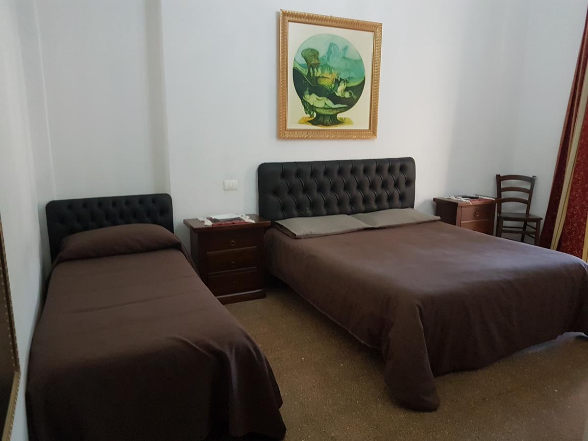Crispi Rooms Катанія Екстер'єр фото