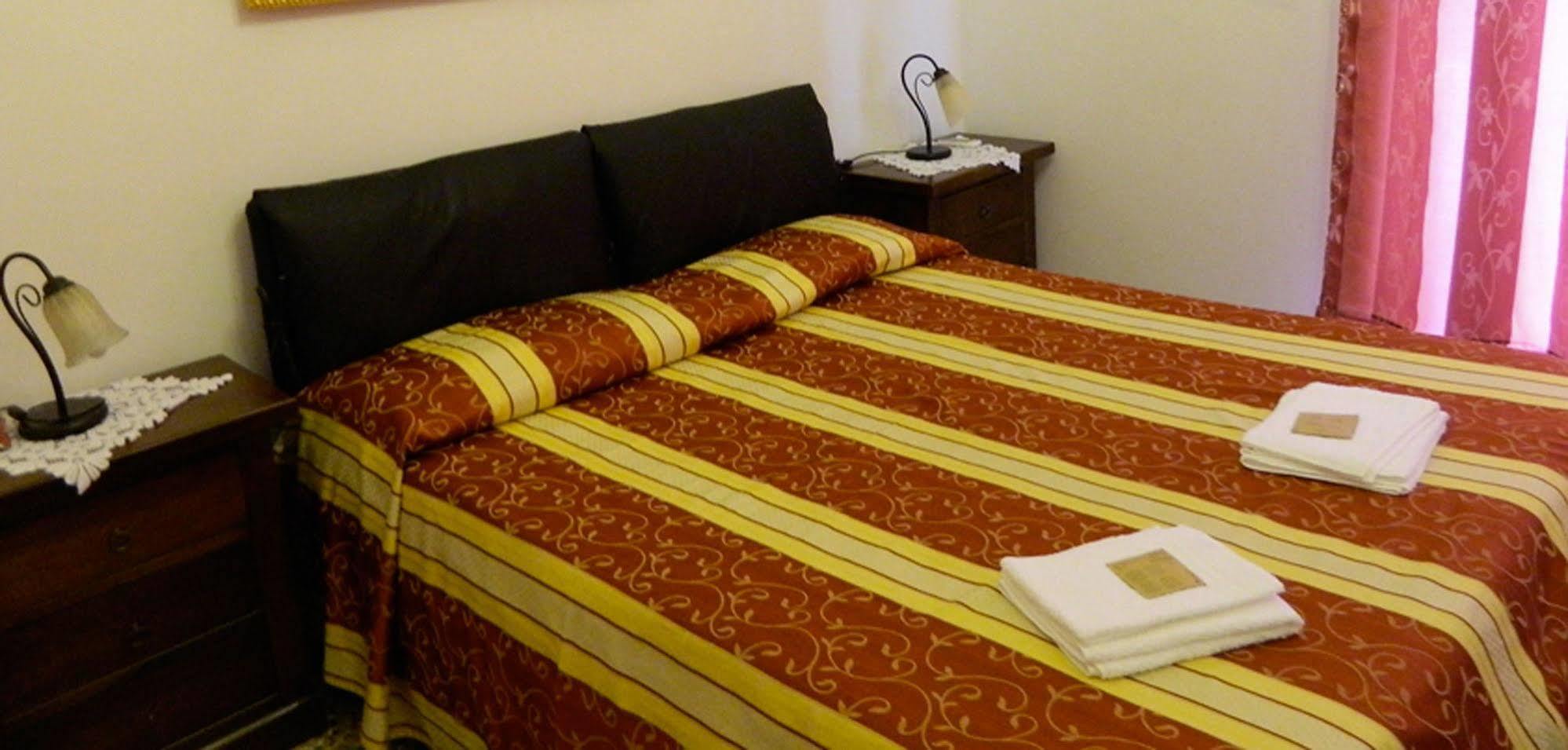 Crispi Rooms Катанія Екстер'єр фото