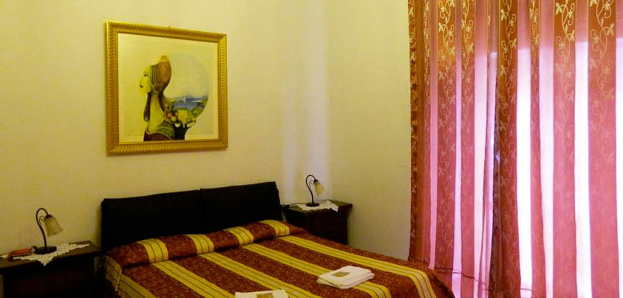 Crispi Rooms Катанія Екстер'єр фото