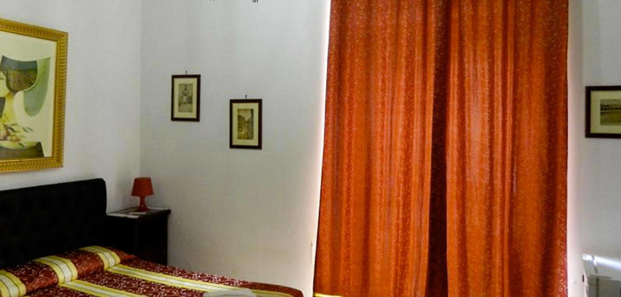 Crispi Rooms Катанія Екстер'єр фото